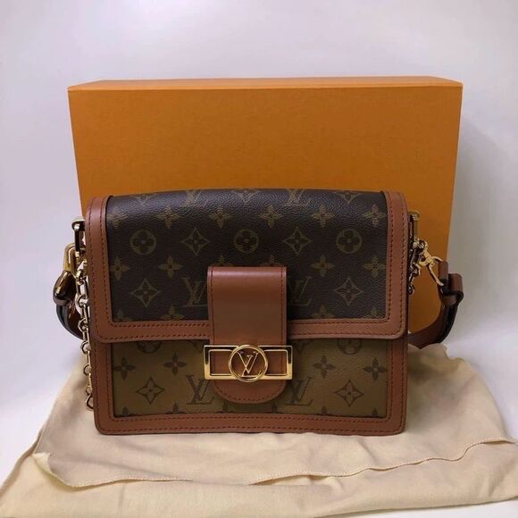 Louis Vuitton Handbags - Louis Vuitton Women Pre-Owned Bag Very Good Condition
